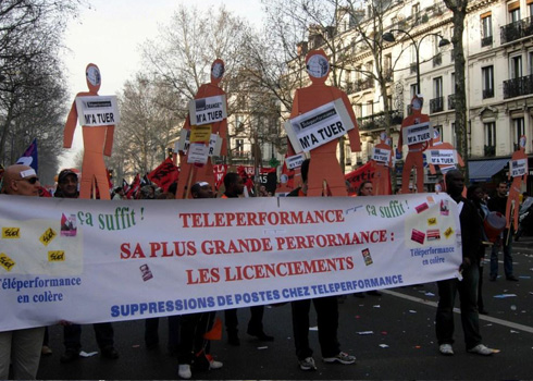 Workers from the "Teleperformance" company protesting layoffs.